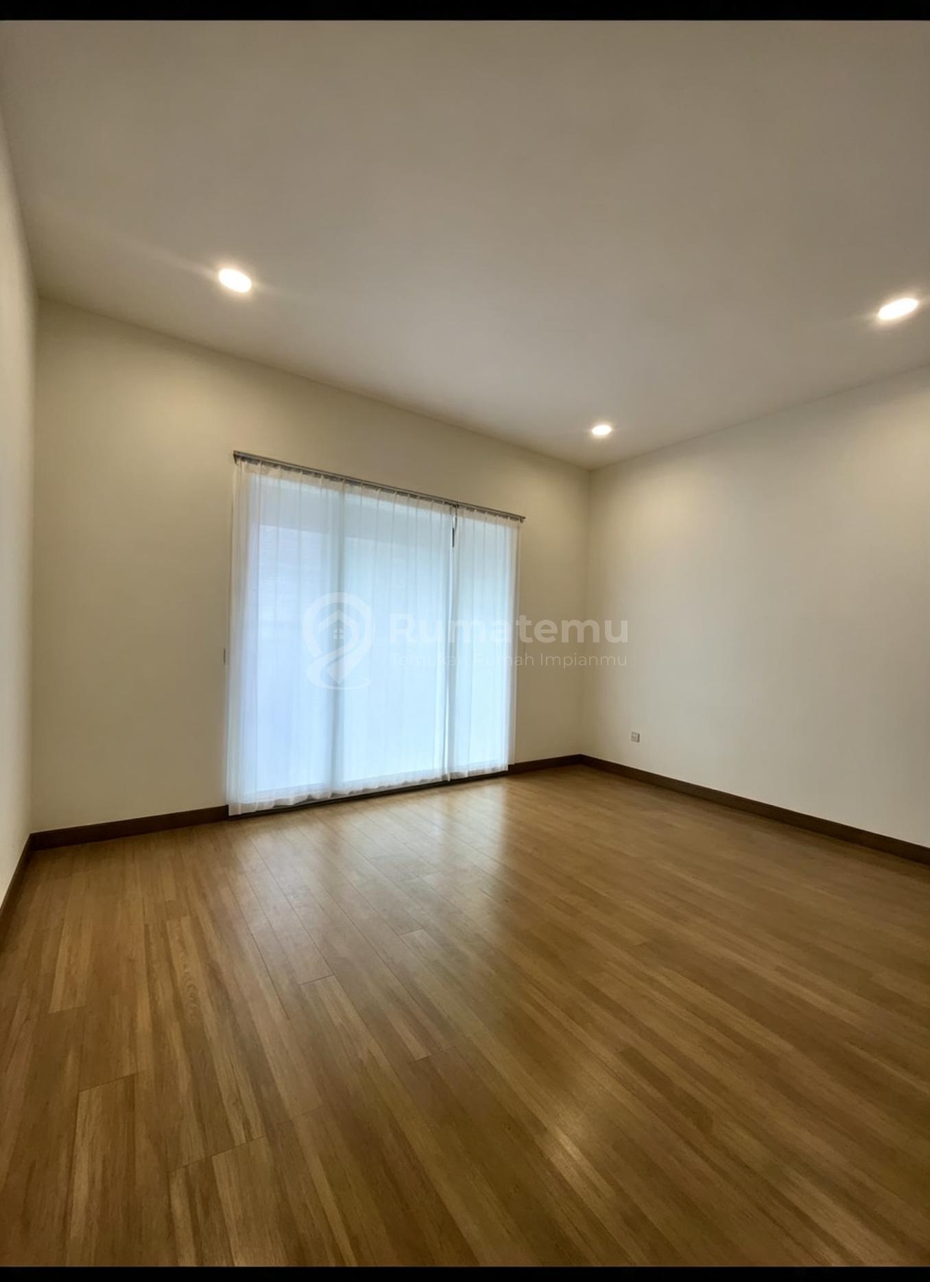 Rumah Baru Minimalis 3 Lantai di Sutera Onyx Alam Sutera Tangerang Banten