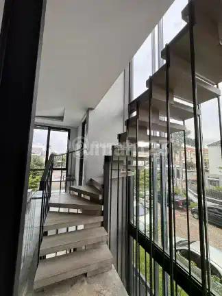 Dijual Hunian Sultan di Layar Permai Pik! Rumah 4 Lantai Hoek Mewah, Luas 248M2 Hanya 4,5 Miliar!! Siap Huni & Full Furnished! Jakut (Al001)