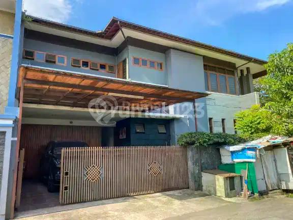 Rumah 2 Lantai Hoek Di Turangga Bandung