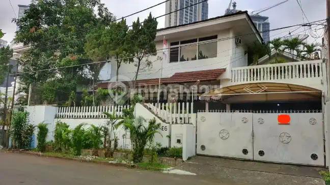 Rumah Tua Di Komplek Simprug Garden, Cocok Utk Investasi Cluster/disewakan Lagi, Jalan Depan Rumah 2 Mobil Sangat Lebar, Kondisi Udara Dalam Komplek Bersih Dan Tidak Pengap