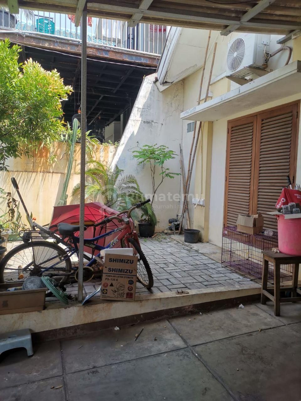 DIJUAL Rumah dengan Lingkungan yang Nyaman dan Aman dengan Lokasi yang Strategis di Taman Sari, Harapan Indah 2, Bekasi