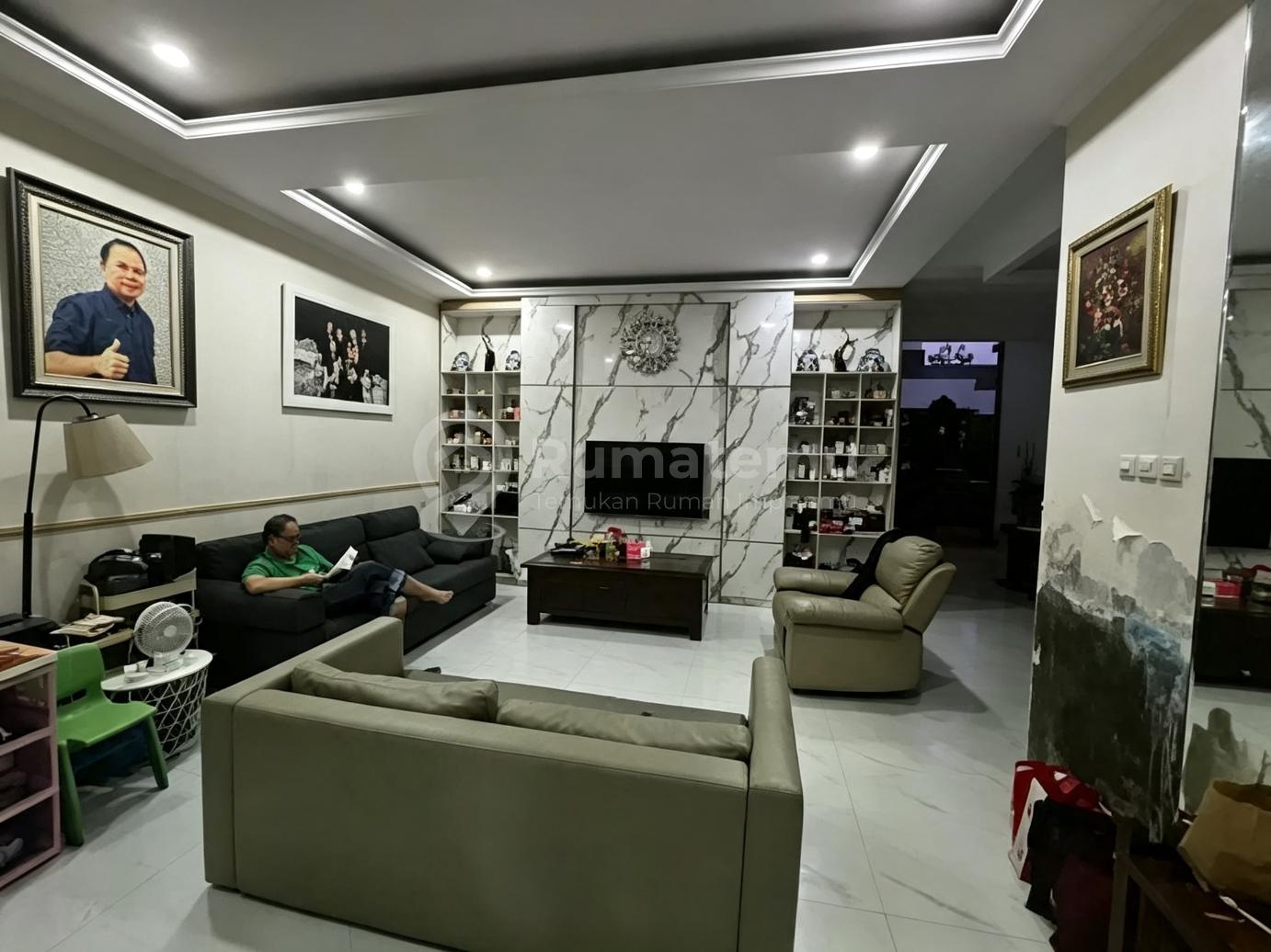 LEBIH UNTUNG DARI PADA BELI RUKO! RUMAH PINGGIR JALAN UTAMA KENCANALOKA BSD CITY TANGERANG SELATAN, COCOK UNTUK KANTOR, KOST AN, RESTO, KLINIK,DAN LAIN2 LUAS TANAH 202 M2 LUAS BANGUNAN 250 M2