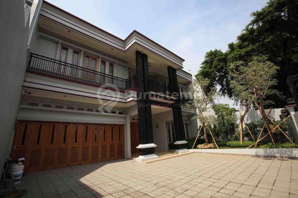 Dijual cepat Rumah luas dengan lift Lokasi strategis 50 Meter dari jalan Panjang kebun jeruk dekat tol Kebon Jeruk, Kelapa Dua