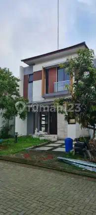 Rumah Cantik 2 Lantai Strategis Siap Nego