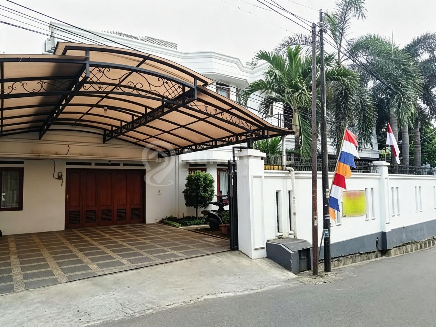 Dijual rumah semi furnish include kitchen set mewah di Cipete, Kebayoran Baru, Jakarta Selatan