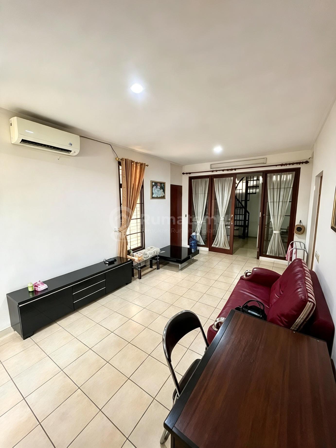 DiJual Rumah Taman Okinawa Lippo Karawaci Semi Furnished Tangerang