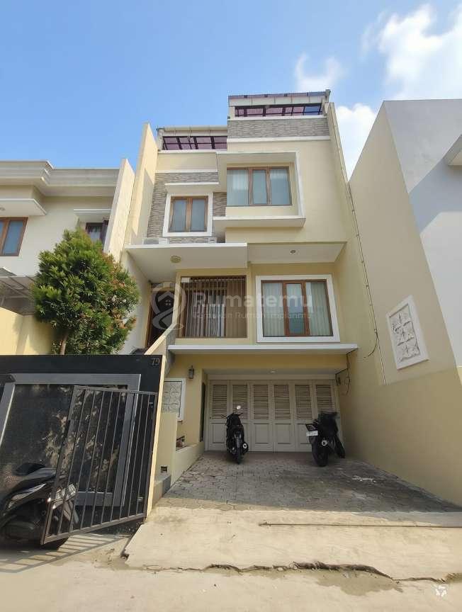 Dijual Rumah 3 lantai siap huni di lubang buaya 