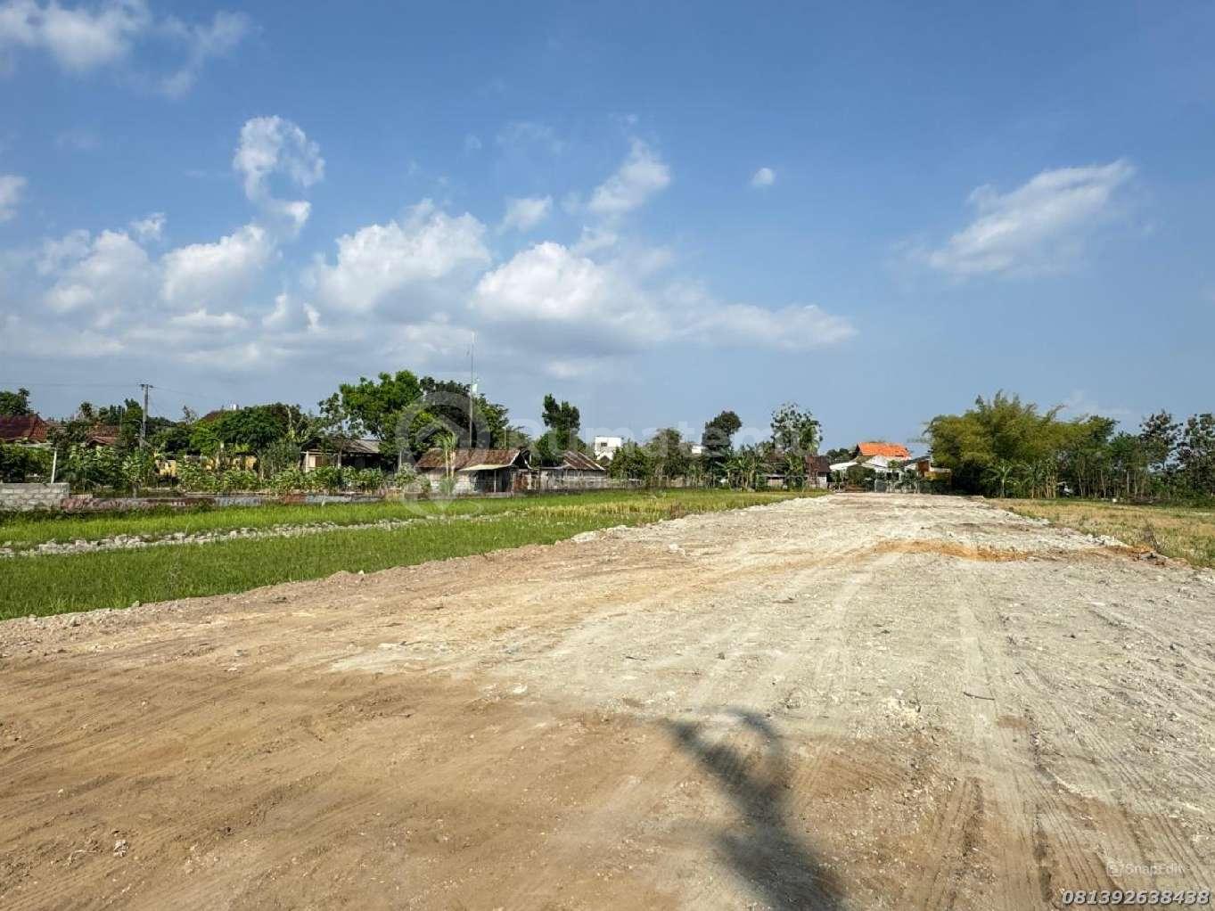 Tepi Jalan Raya Sidokarto Godean, Tanah SHM Jogja Barat Dijual