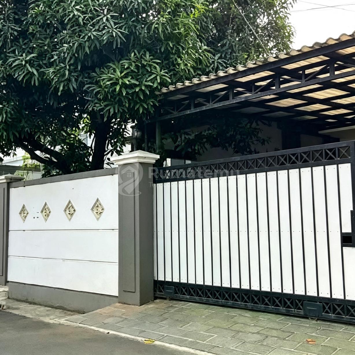 Rumah Mewah dan Nyaman di Kawasan Strategis Bangka - Kemang