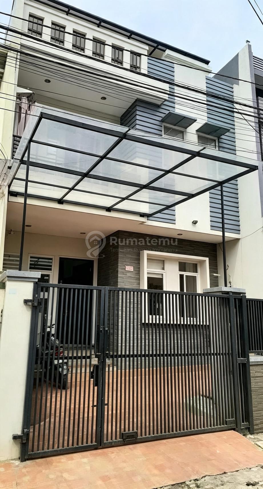 Rumah Minimalis 3 Lantai Dalam Komplekdi Kebun Jeruk