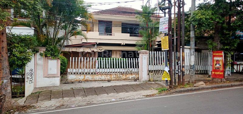 Rumah Minimalis 5 Kamar Tidur 3 Kamar Mandi Garasi dan Carport Luas Untuk Rumah Tinggal Kost Premium Home Stay Guest House di Jalan Ir. H. Juanda Dago Bandung
