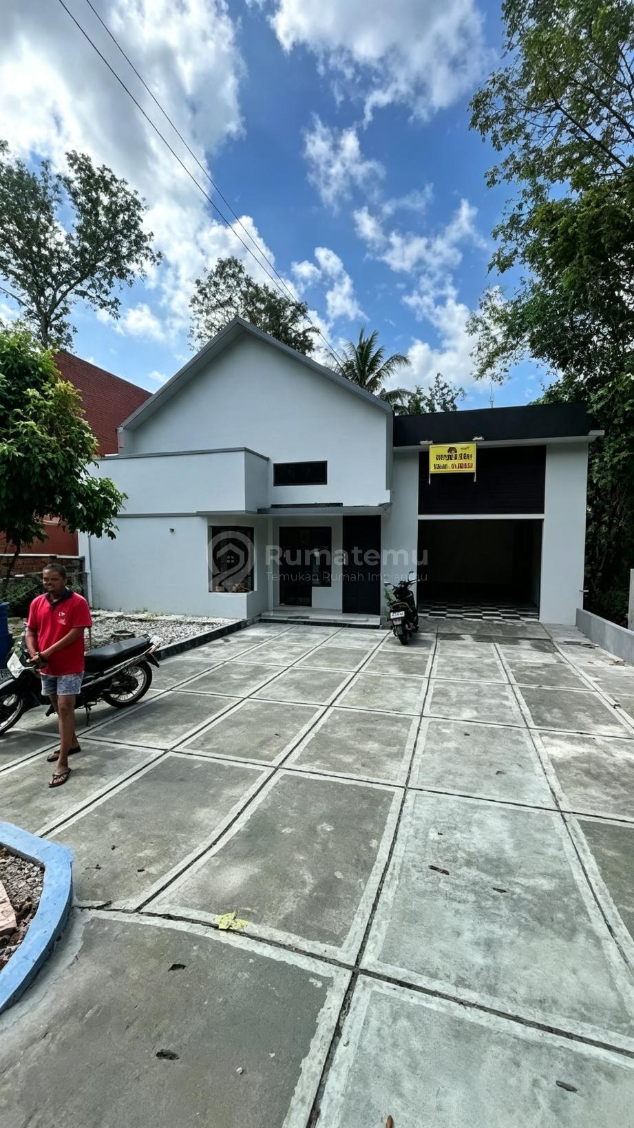 Dijual rumah dekat kampus UMY, halaman luas, Lt 238m2