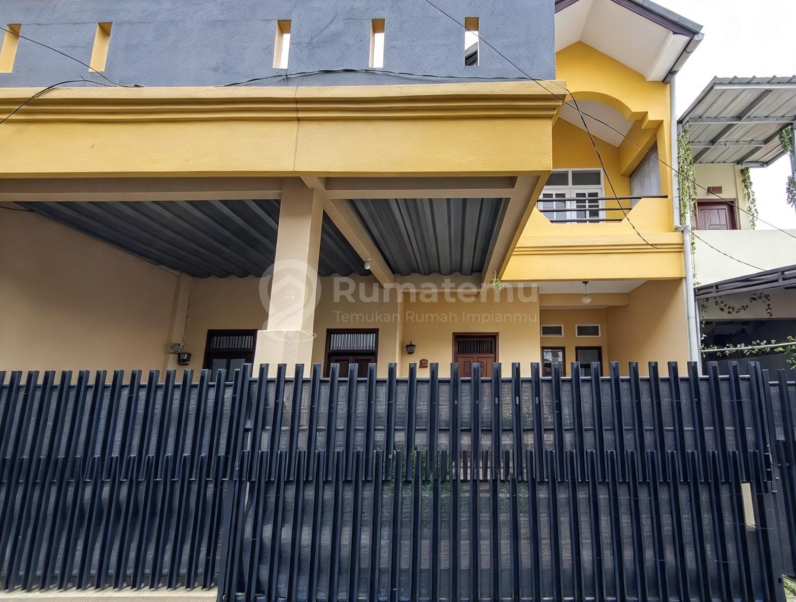 Disewakan Rumah 2 Lantai 5 KT di Antapani Kulon
