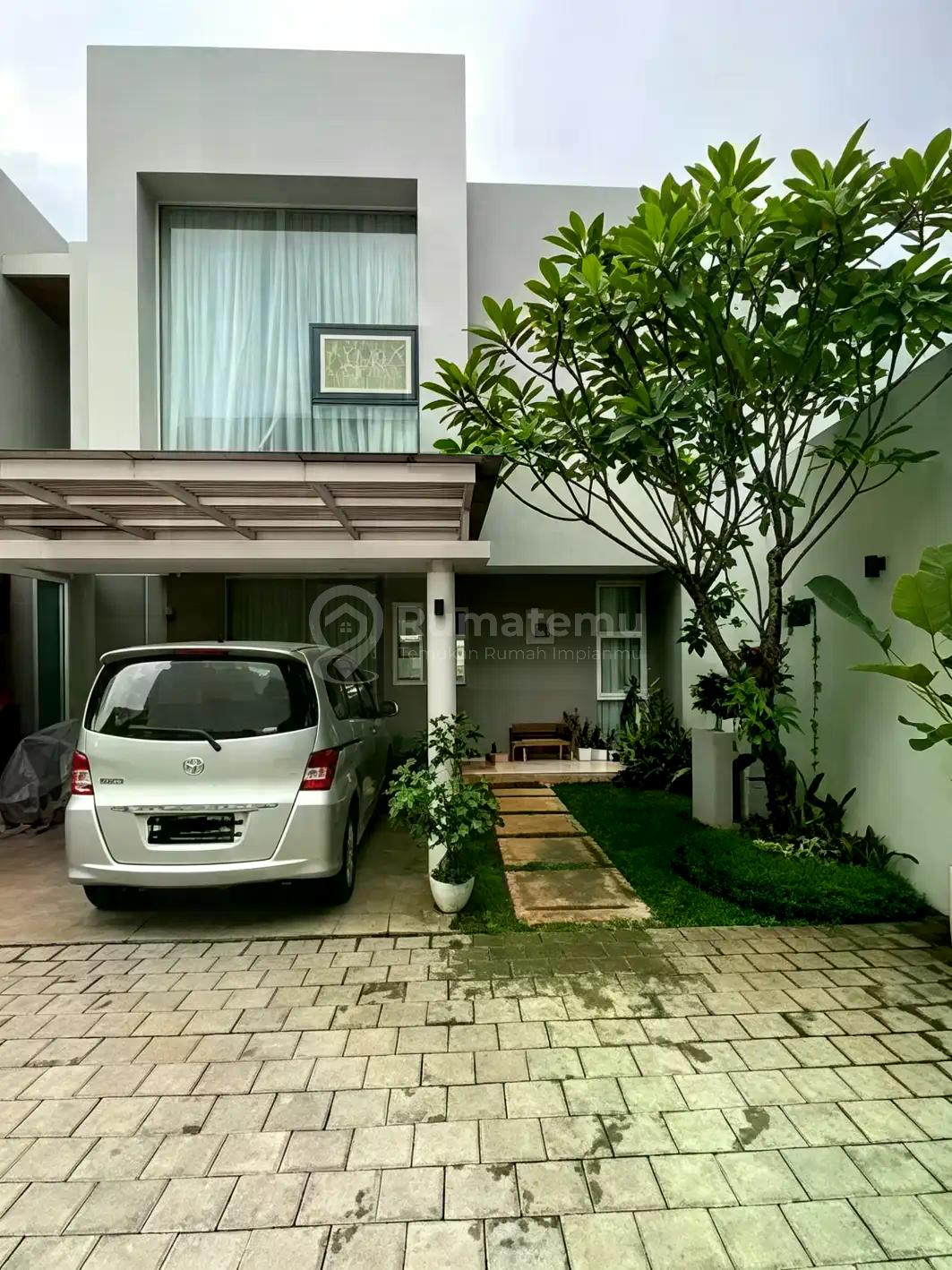 Rumah Mewah 2 Lantai di Jagakarsa Jaksel, Pakai Pemanas Surya Hemat Listrik SHM !!