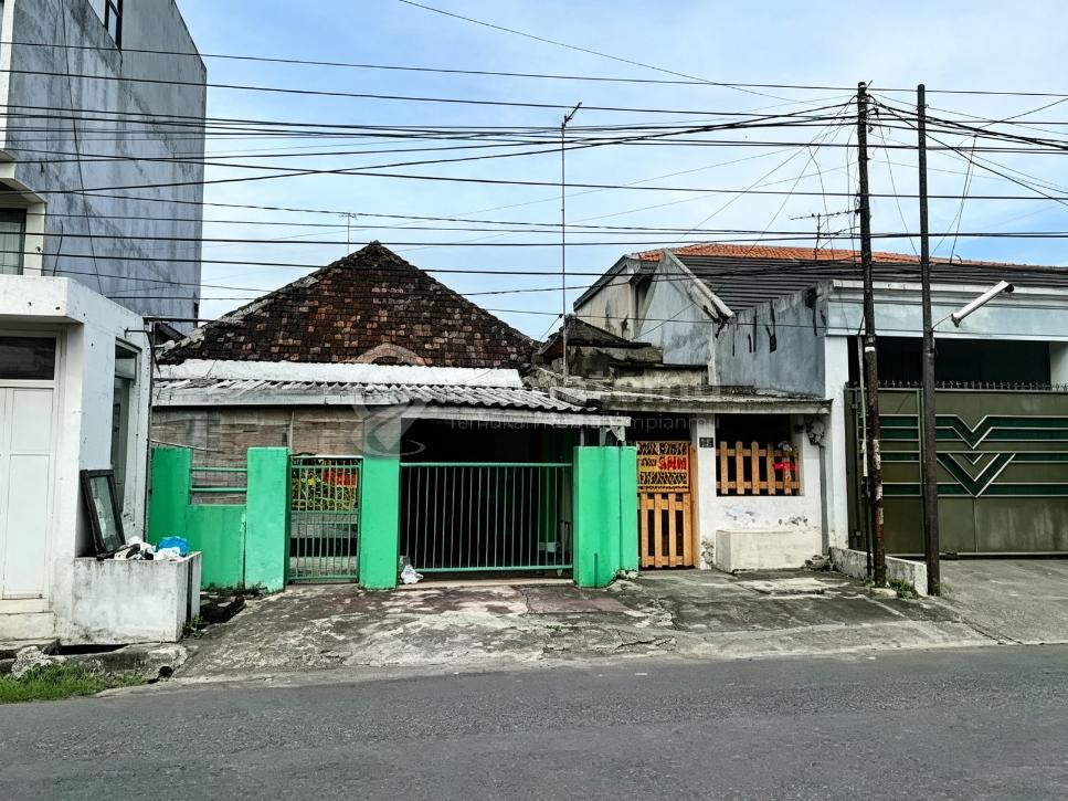 Rumah Tua Murah Shm Timur Di Padmosusatro