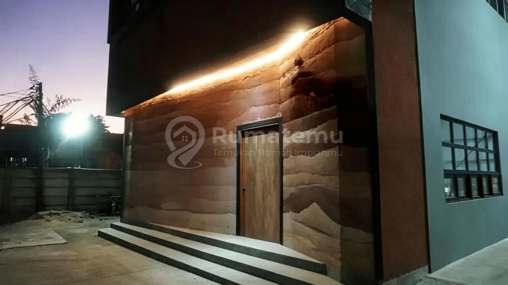 Dijual Tanah di Cakung Cilincing 2.200 m2 ADA GEDUNG KANTOR 3 Lt