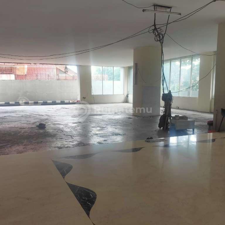 Dijual dan Sewa gedung strategis di Mampang Prapatan, Jakarta Selatan