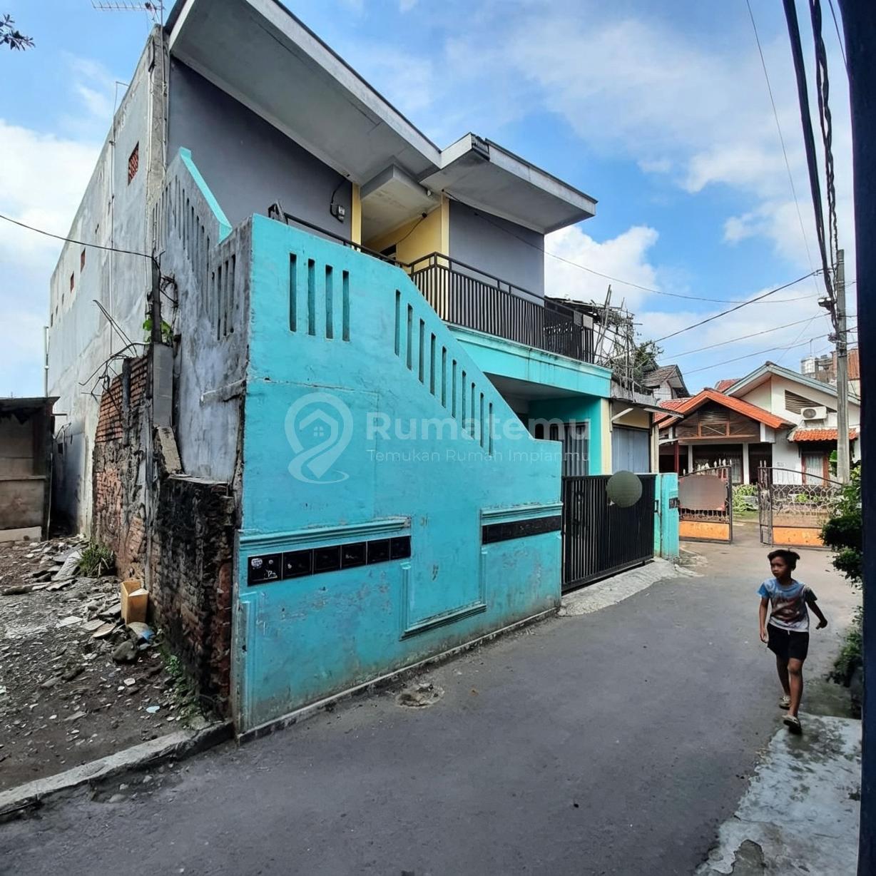 Jual rumah kost 2 lantai tempat strategis BU ditanjung barat, jagakarsa, jakarta selatan