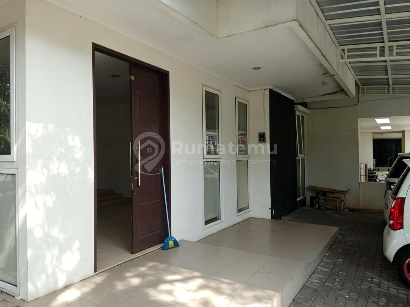 Dijual rumah Furnished di komplek Greencourt Boulevard Raya, Kapuk
