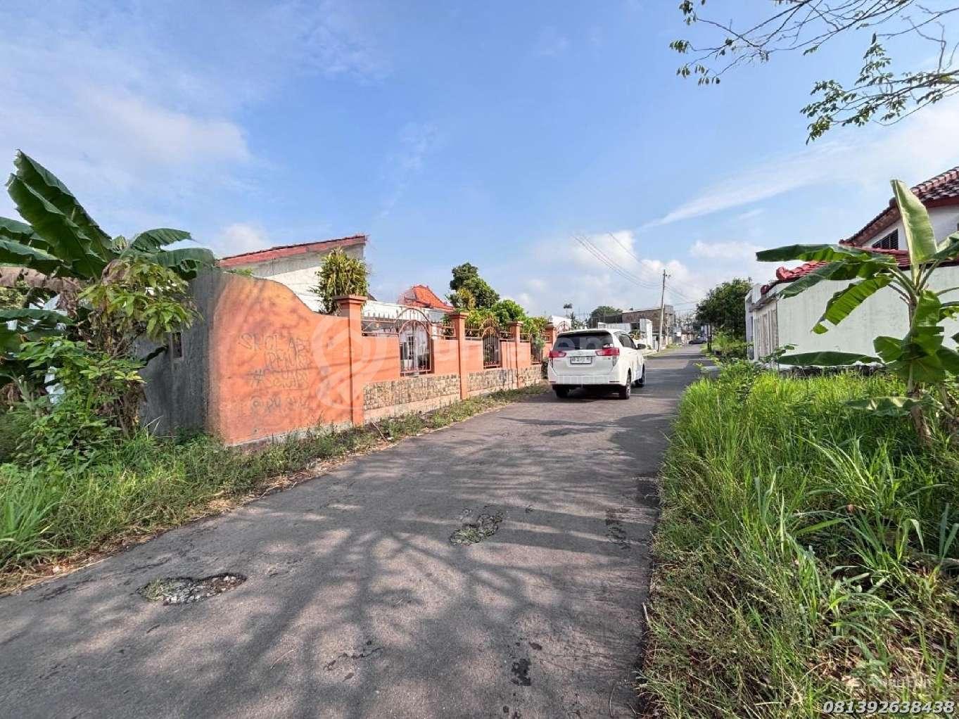Tanah Timur Jl. Kaliurang Km 12 Dekat UII Jogja Aspal Lebar Cocok Villa