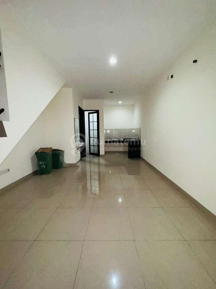 rumah di green village, lokasi cluster pinggri jalan raya bisa akses busway