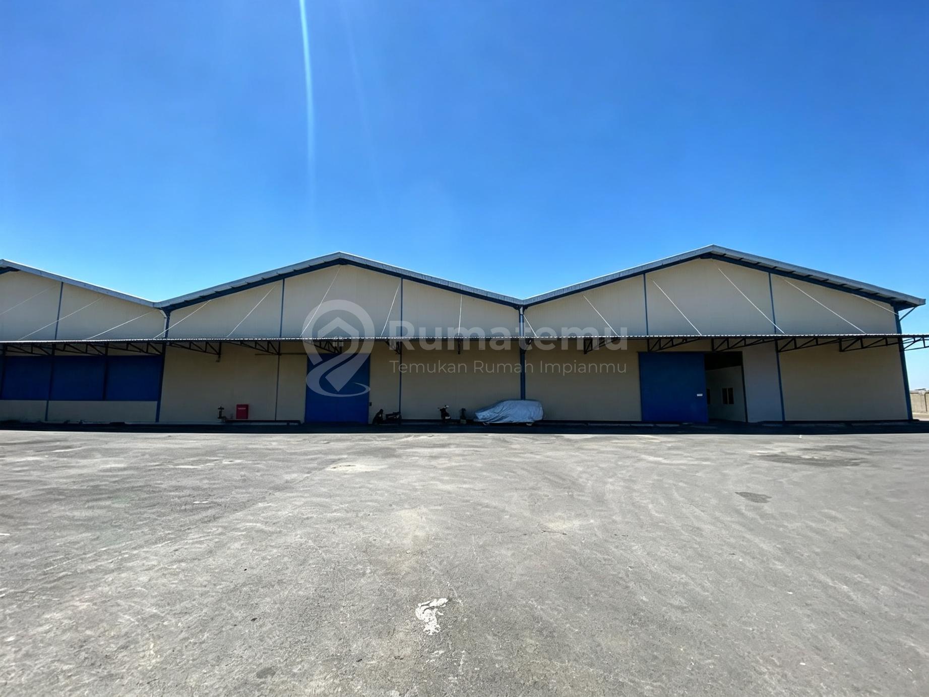 Disewa Gudang Baru Siap Pakai di Ledungsana, Plumbon, Cirebon. Gudang logistik, pusat distribusi, industri, manufaktur, maupun kebutuhan operasional perusahaan dengan skala besar.