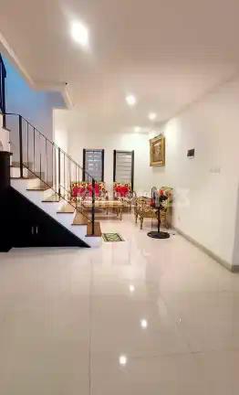 Rumah Classic Design Menarik Furnish Menarik Strategis