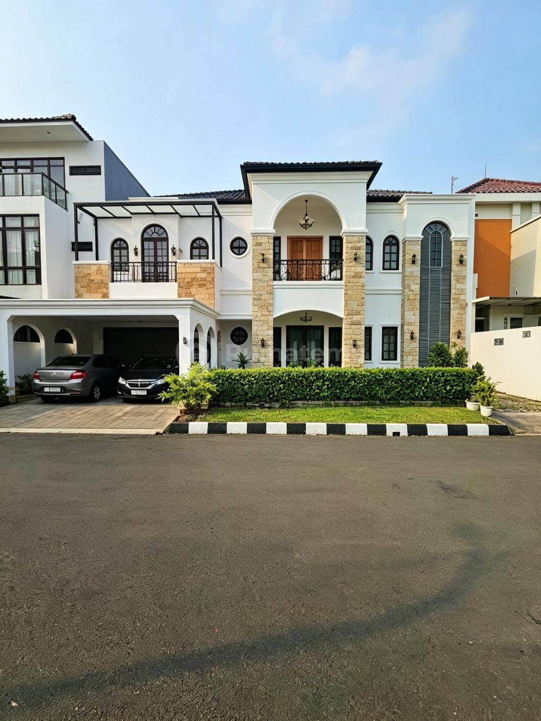 Elegant Home In Lebak Bulus
