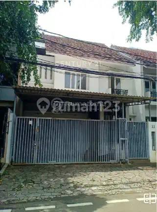 Rumah Bagus di Cempaka Putih Dekat dengan Kawasan Kuliner