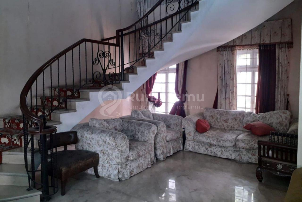 RUMAH DIJUAL 2 LANTAI AREA KEBAYORAN BARU