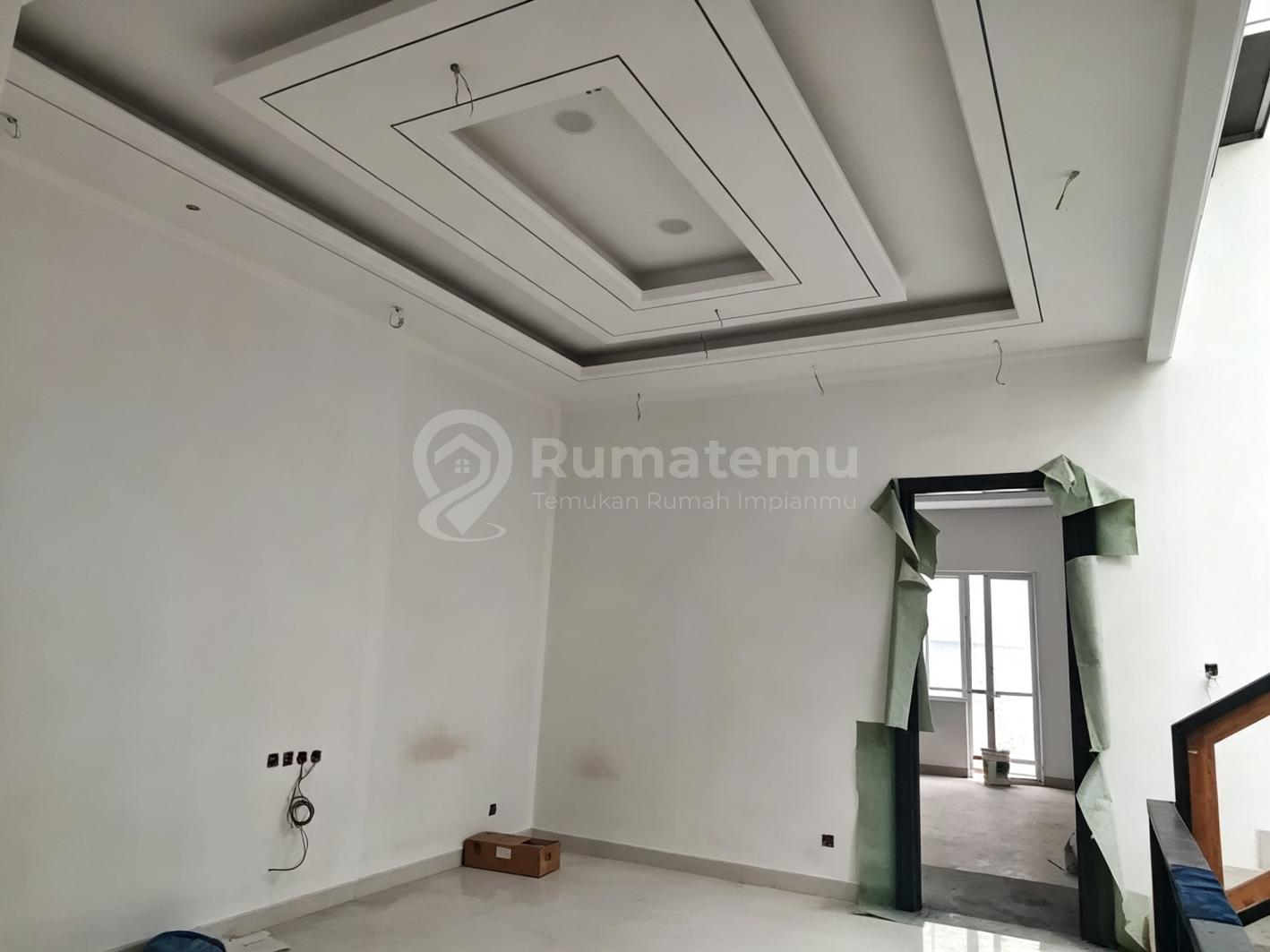 Rumah Brand New 3 Lantai 4+2 Br di Puri Indah Full Furnish