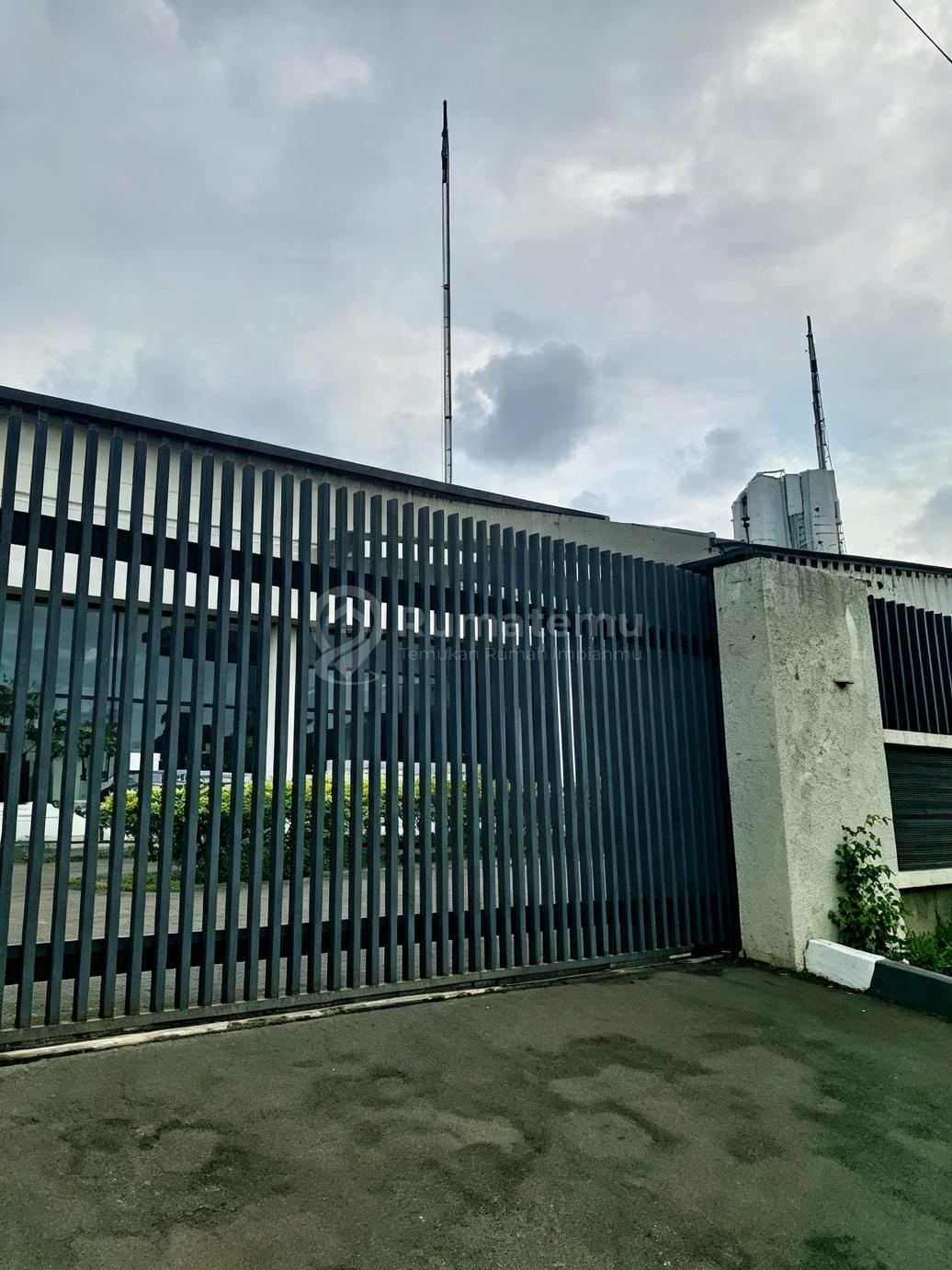 Hit Kav Kebon Jeruk, Deket Tol