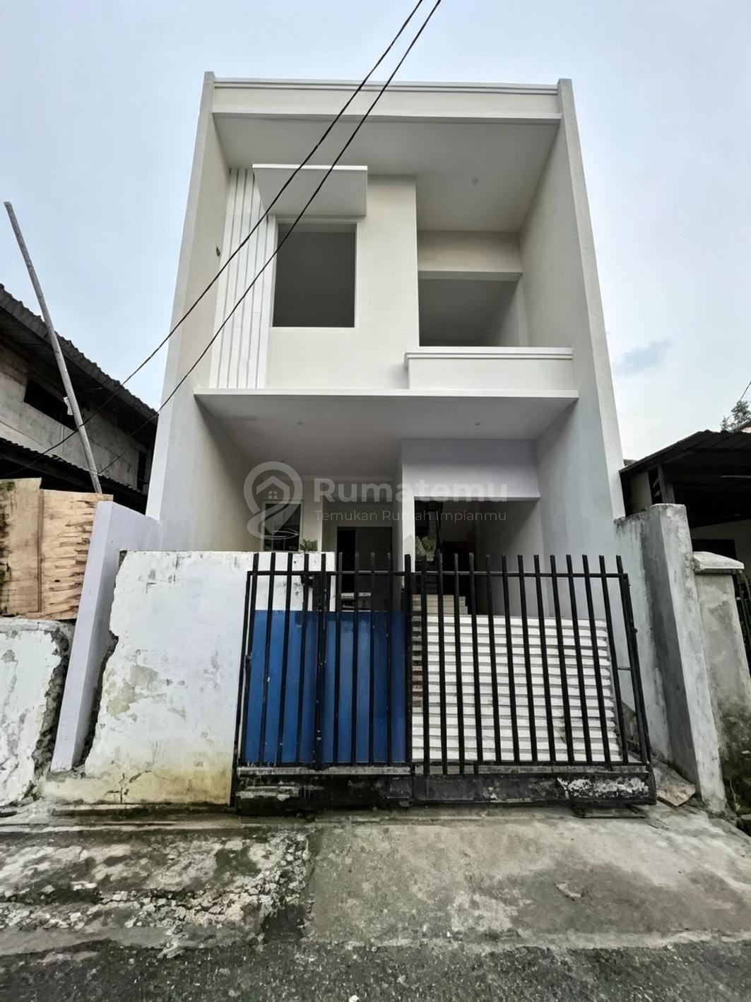 Rumah Baru Dalam Komplek di Duren Sawit