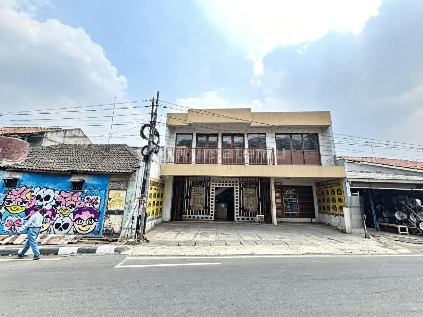 Di jual Ruko 2 lantai ex resto cocok untuk Area komersil di area Pondok Bambu, Duren Sawit