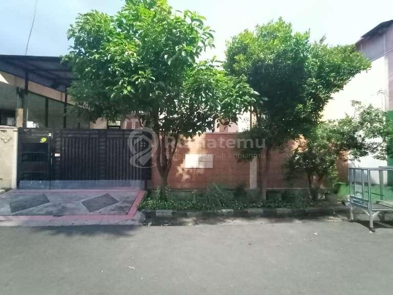 Dijual rumah Semi Furnish Posisi rumah hook komplek di Pegadungan, Kalideres, Jakarta Barat