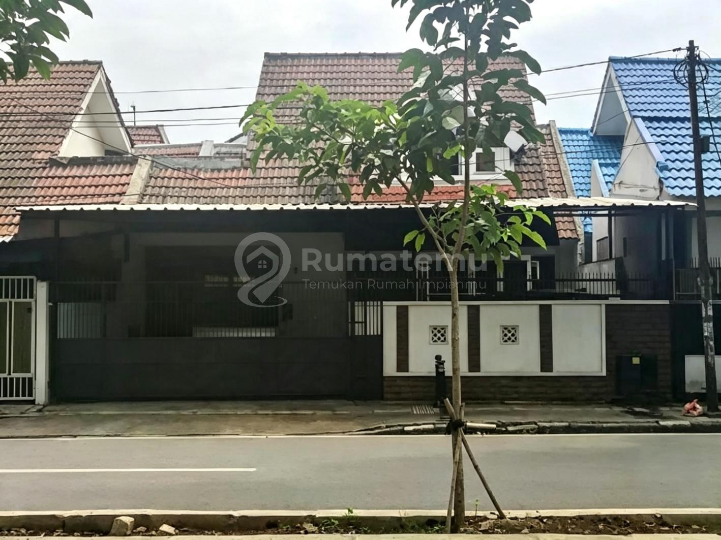 Rumah Murah Strategis seberang sekolah cocok untuk cafe Kencana Loka BSD