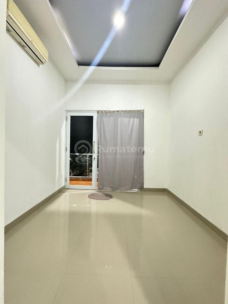 Rumah Hook, Bagus, Furnished ,Owner BU di Bulevar hijau kota harapan indah Bekasi