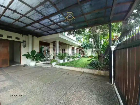 Rumah Dengan Tanah Halaman Luas Dalam Kompleks di Pancoran Timur Jakarta Selatan