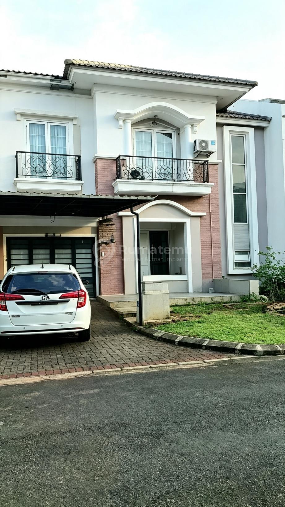 Rumah 2 lantai siap transaksi cepat lokasi strategis Taman Crystal Gading Serpong