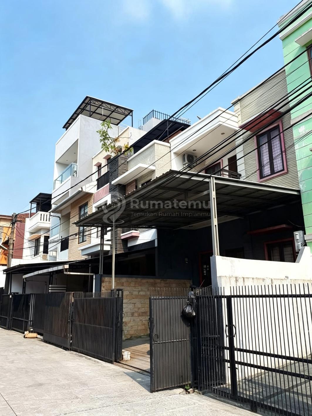 Dijual rumah Semi furnished komplek minimalis 2 lantai Kelapa Gading