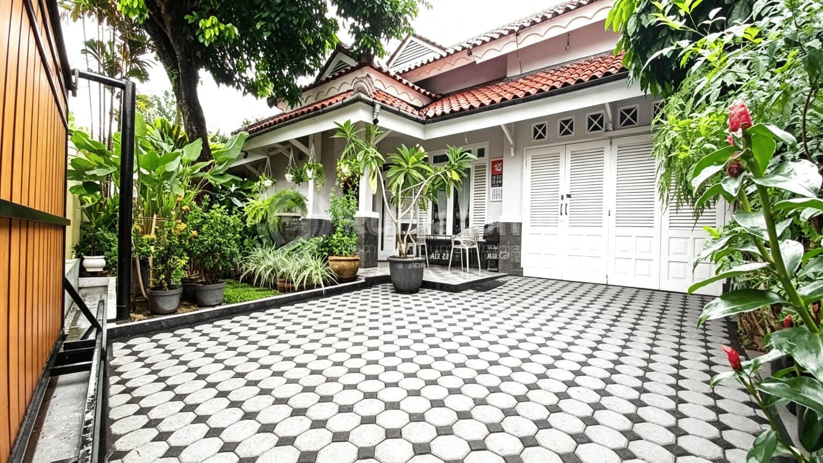Jual rumah mewah minimalis 2 lantai, Lux, fully furnished di Cipayung Jakarta Timur