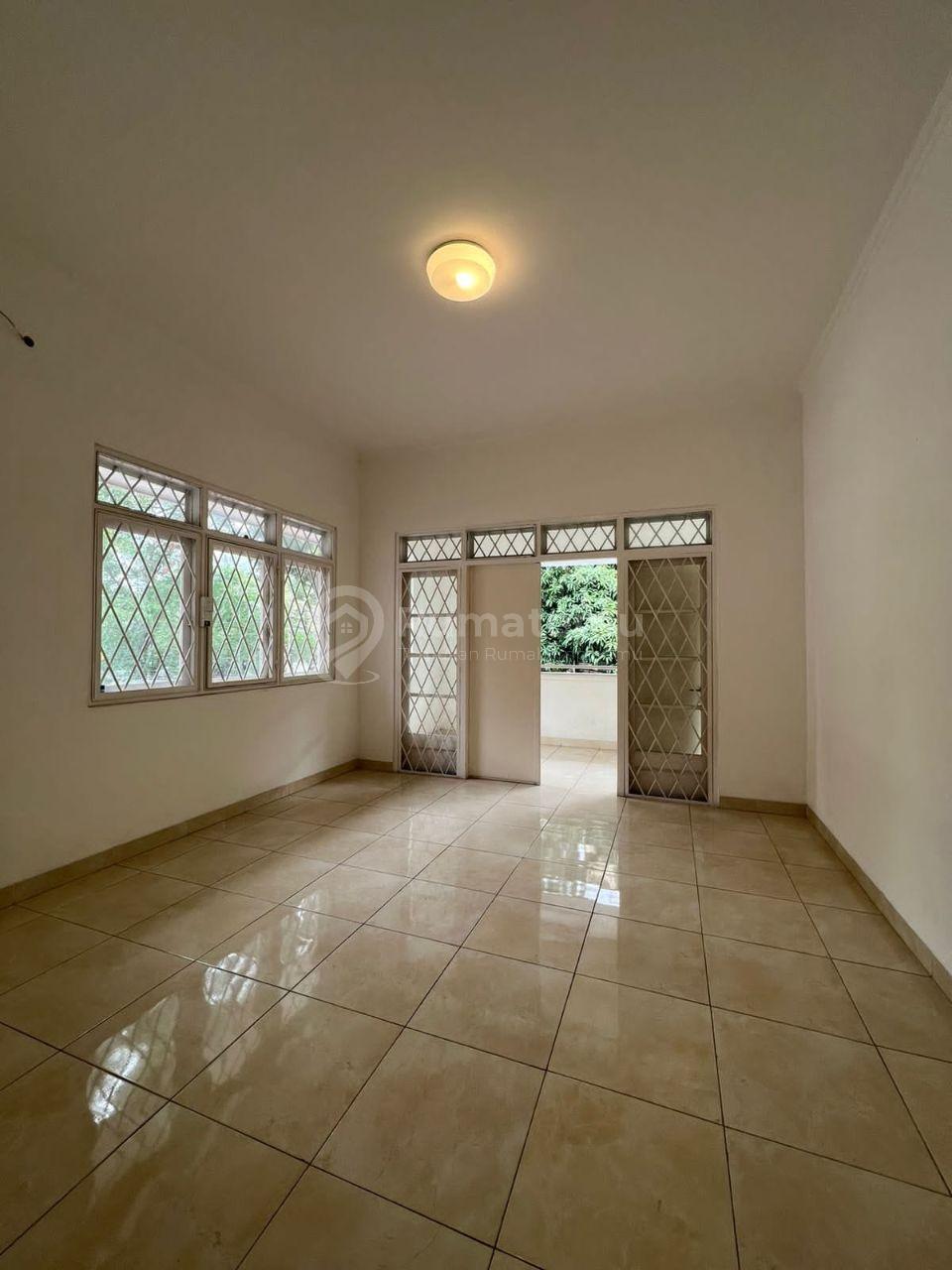 DIJUAL RUMAH MEWAH 2 LANTAI AREA KEBAYORAN BARU