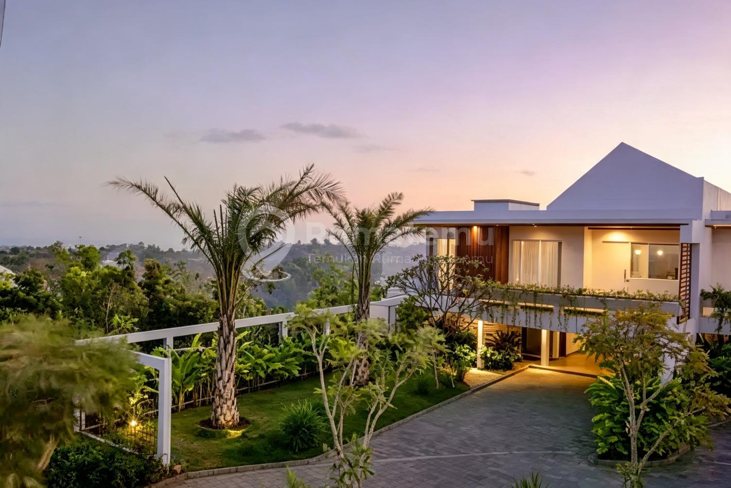 Rv-3039 Luxurious Freehold Villa In Ungasan