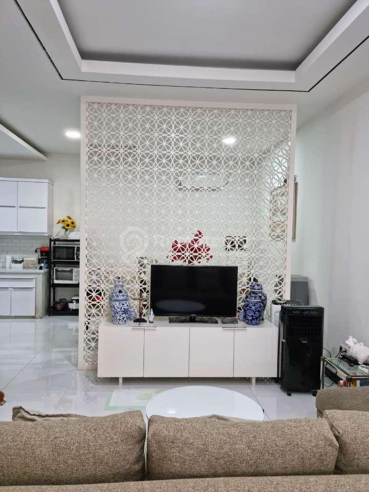 3988-AY DIJUAL RUMAH 2,5 LANTAI SHM DISUNTER AGUNG