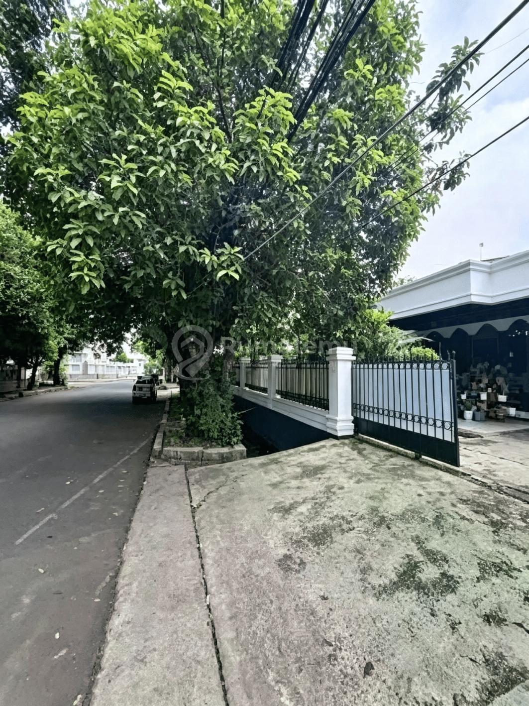 Rumah Lama Hitung Tanah di Klender Jakarta Timur