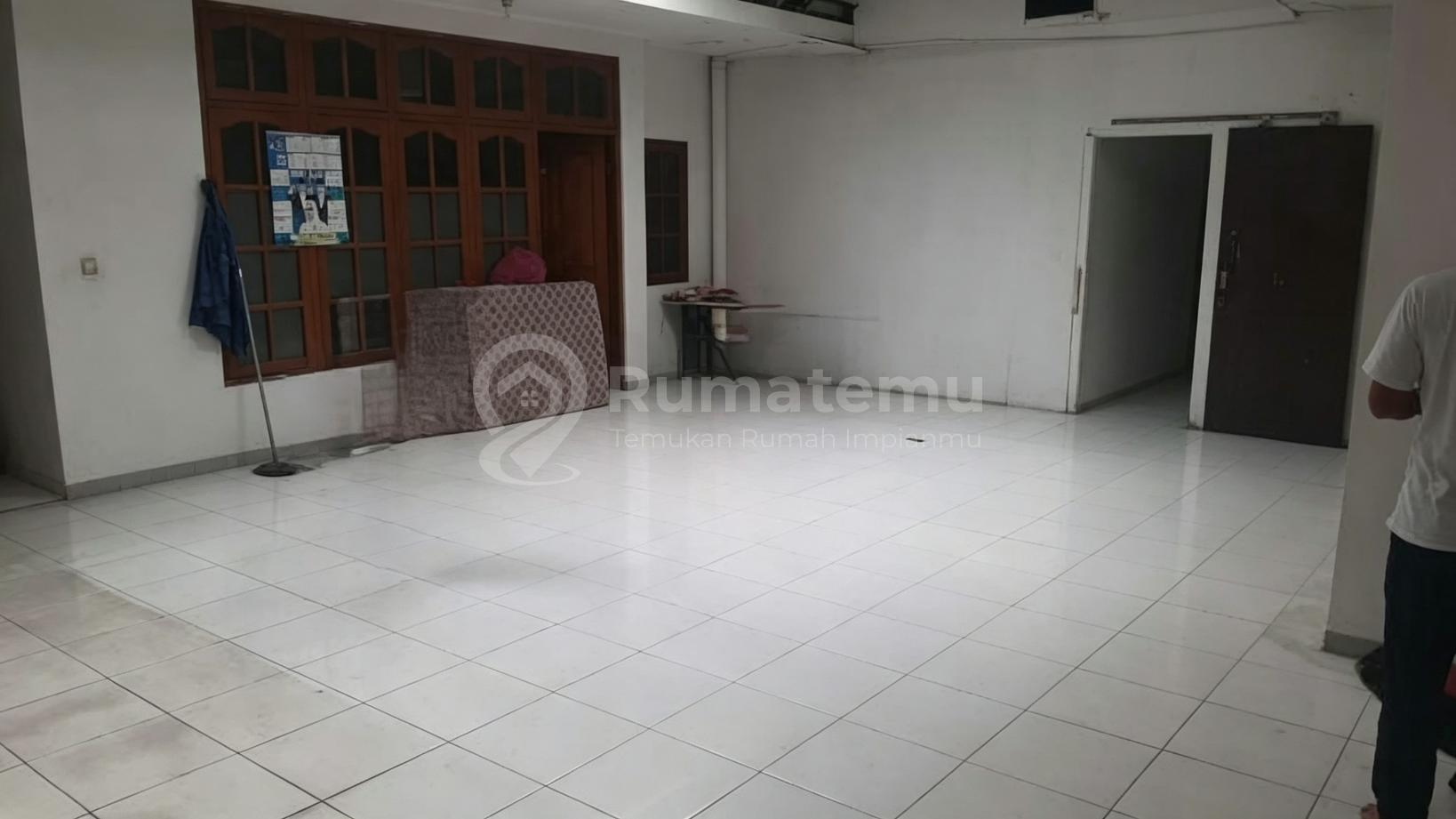 Dijual rumah Hadap Timur Akses jalan2 mobil lebih di Bendungan Hilir, Tanah Abang, Jakarta Pusat