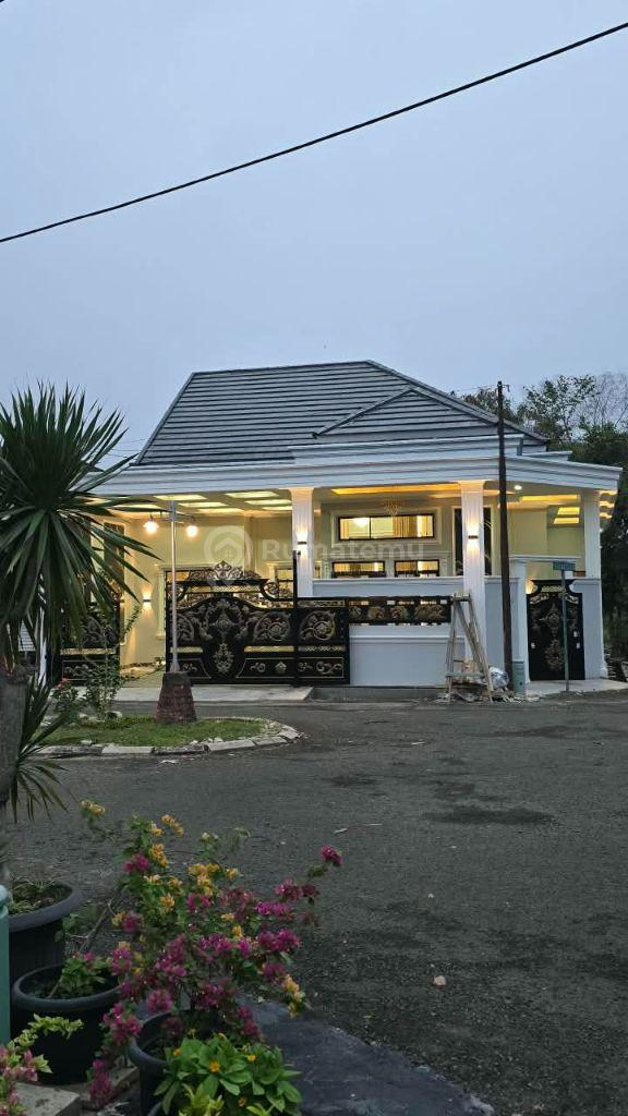 RUMAH MEWAH MODEL CLASIK DI CITRA INDAH JONGGOL