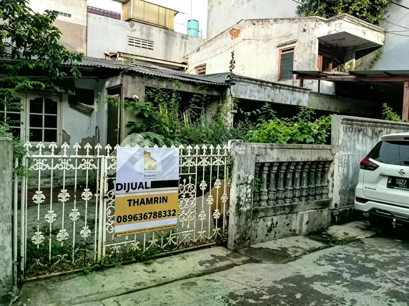 Dijual Rumah Tua Row 2 Mobil di Jalan GADING MAS KELAPA GADING