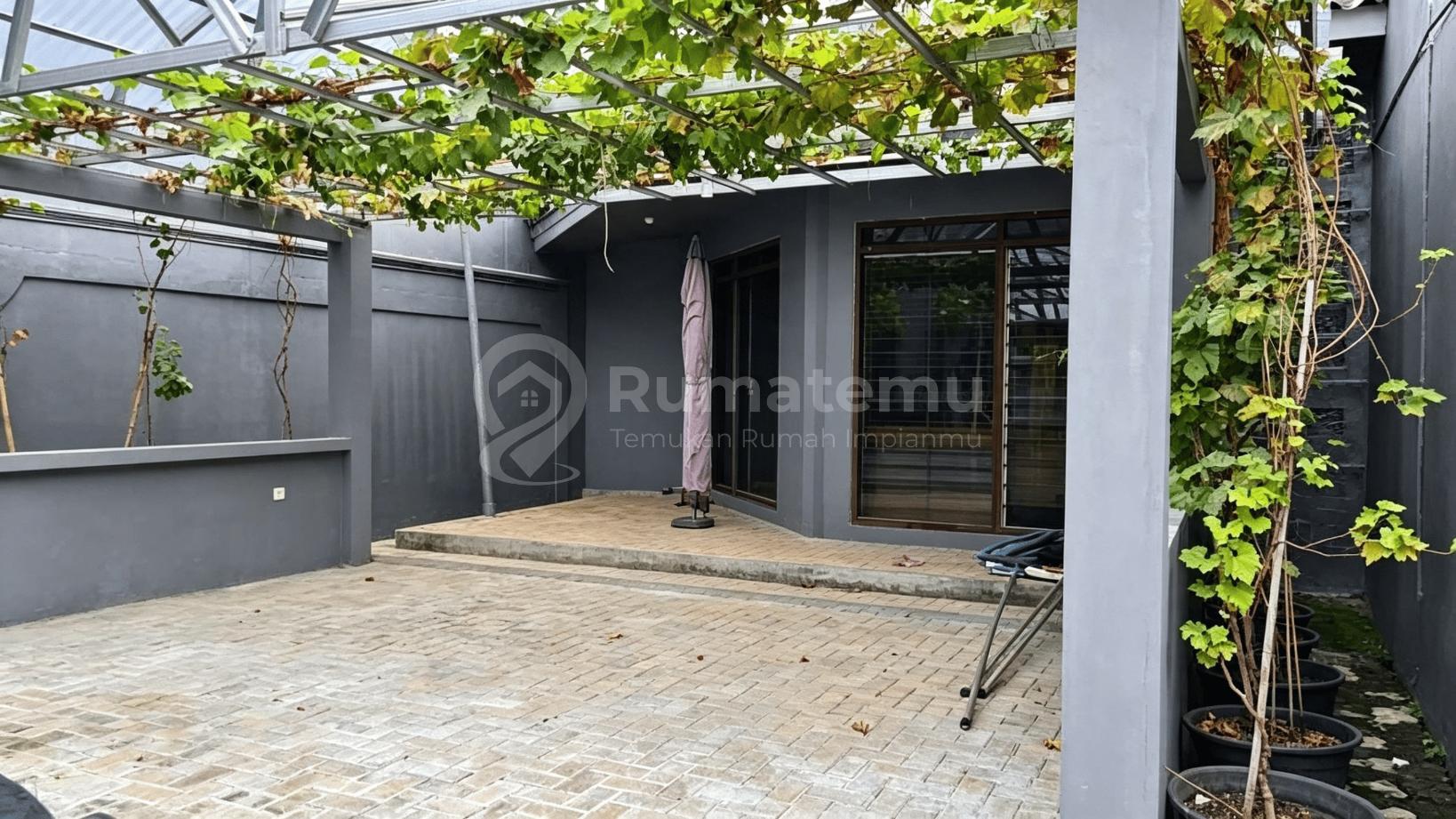 JUAL RUMAH + SWIMMING POOL AKSES 2 JALAN MOBIL BU KOMPLEK KEJAKSAAN, CIPAYUNG, TANGERANG SELATAN