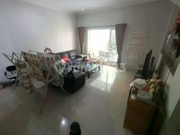 Rumah di Pik 1 Patung Kuda Laut